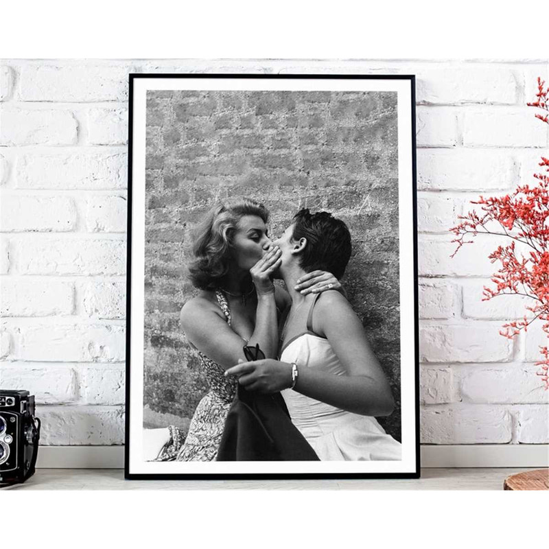 MR-2472023185031-sofia-loren-kissing-her-sister-soul-sister-print-kissing-image-1.jpg