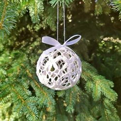 Christmas Crochet Ball Ornament Pattern - Easy Crochet Christmas Decorations - Crochet Lace Christmas Baubles Tutorial