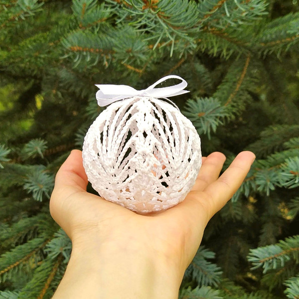 crochet christmas ornaments ball.jpg