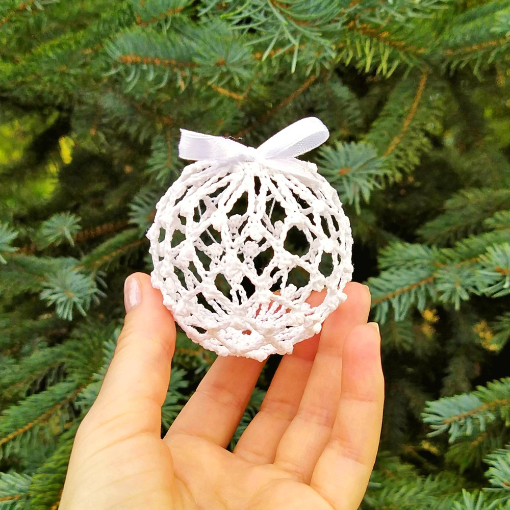 Mini crochet Christmas ball patternjpg