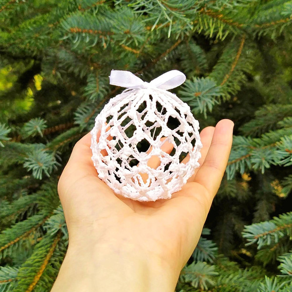 Small Christmas crochet ball simple pattern.jpg