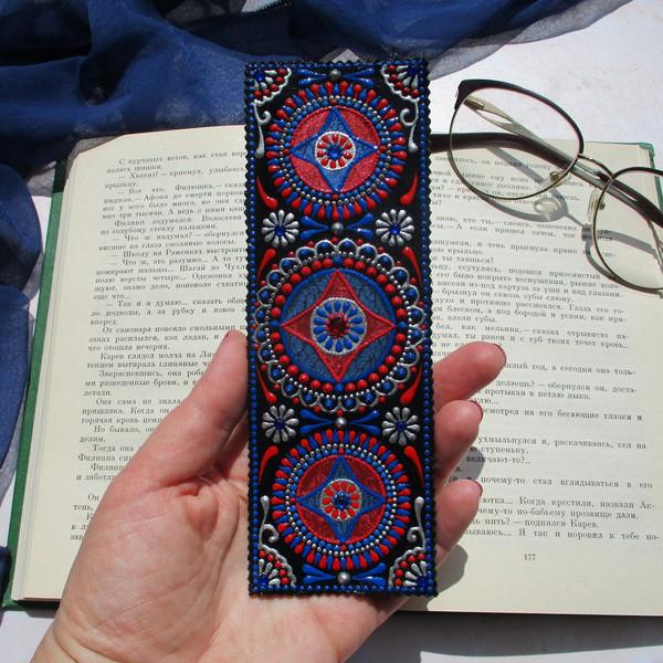 blue-red-leather-painted-bookmark.JPG