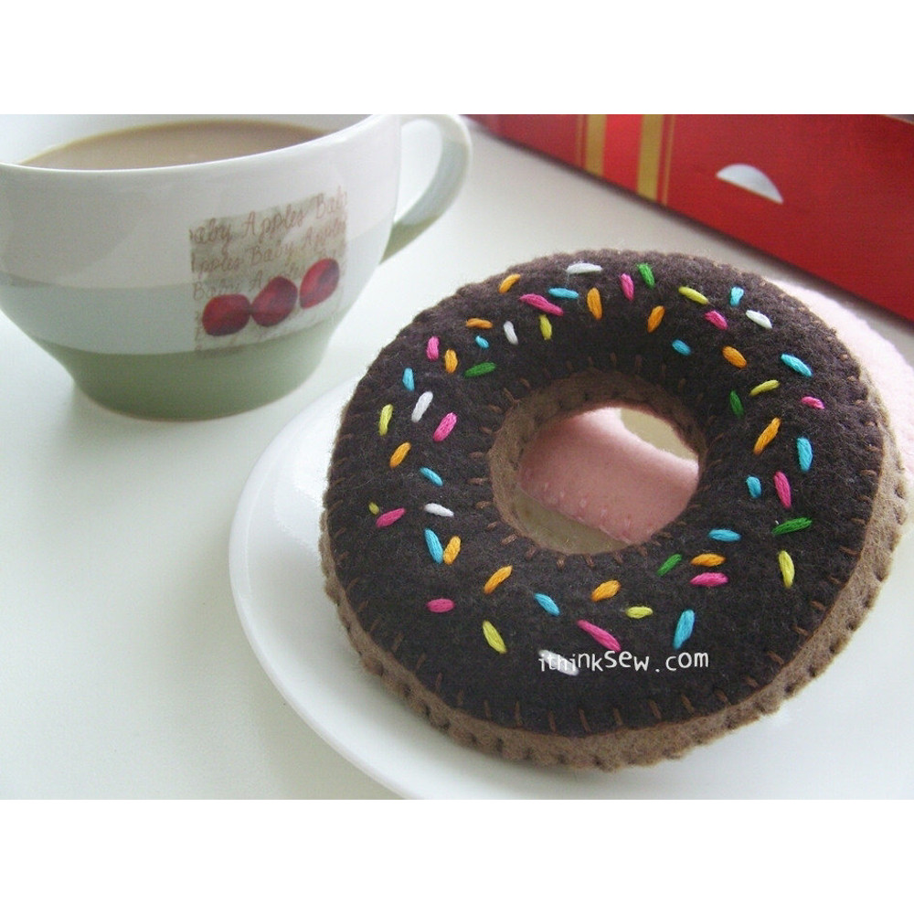 0006717_free-felt-duncan-donut-pdf-pattern.jpeg