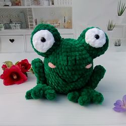 Crochet plush frog. Amigurumi plush frog.