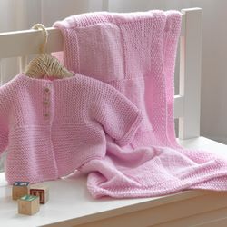 knit baby set in lion brand pound of love