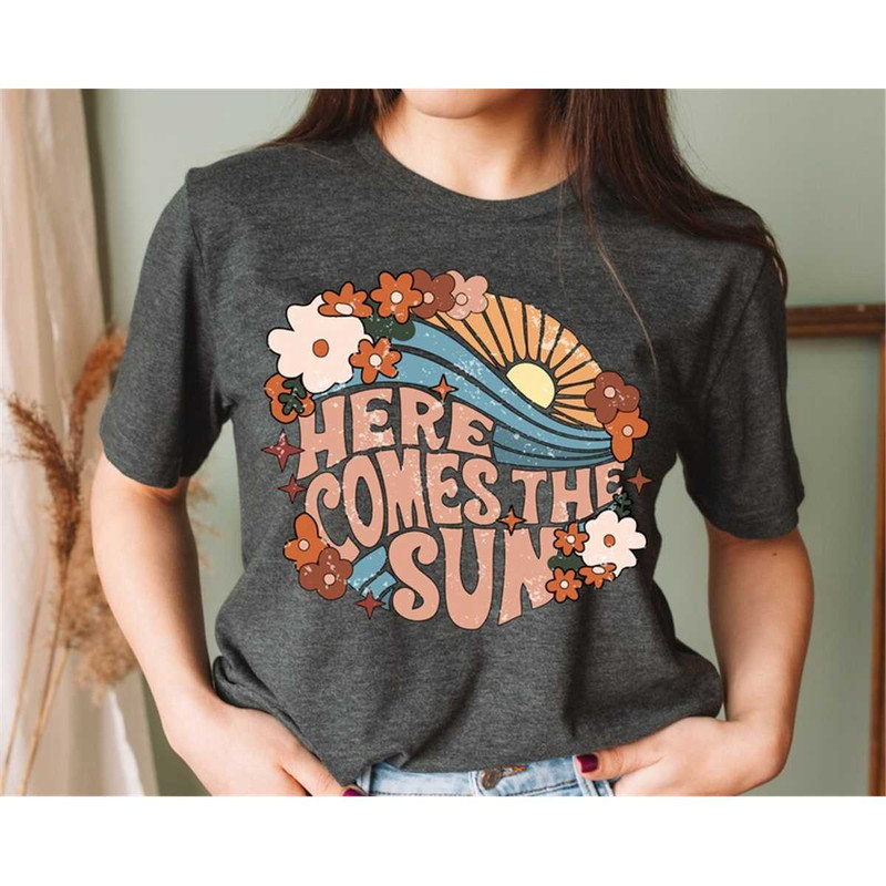 MR-3172023163457-here-comes-the-sun-retro-graphic-shirt-positive-shirt-retro-image-1.jpg