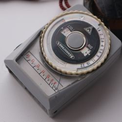 Vintage Soviet USSR Exposure Light meter LENINGRAD 4