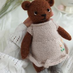 Teddy bear knitting pattern. Animal toy pattern. Stuffed knitted doll