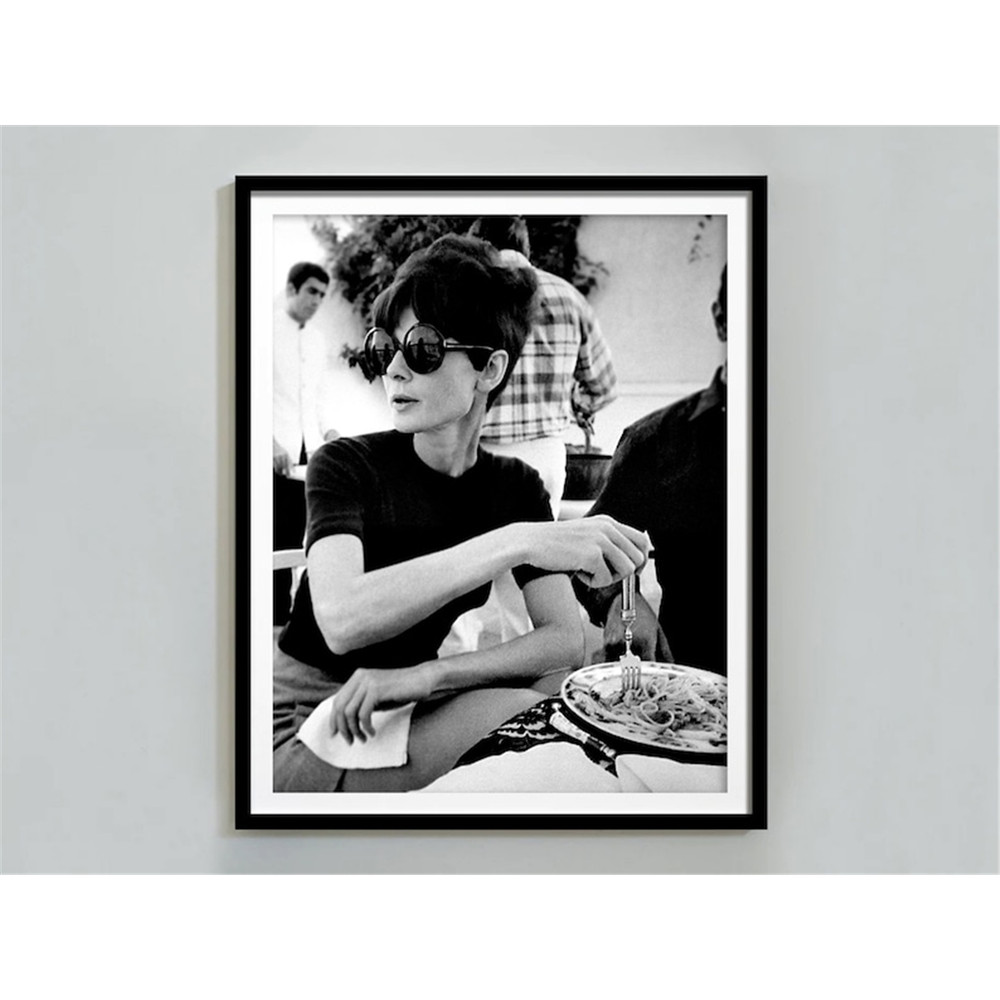 MR-48202381741-audrey-hepburn-eating-spaghetti-poster-black-and-white-vintage-print-old-hollywood-decor-pasta-print-kitchen-wall-art-restaurant-decor.jpg