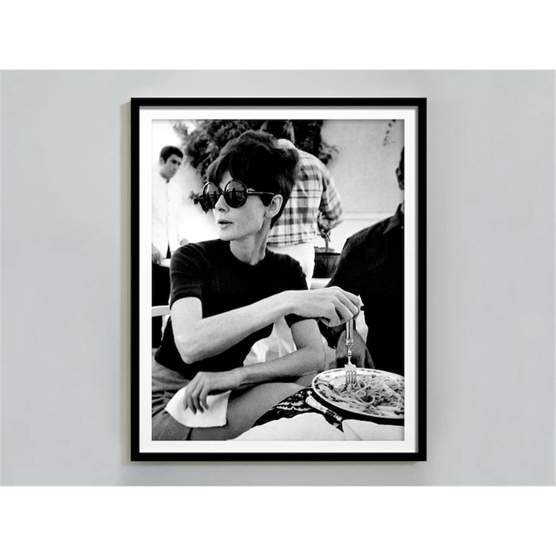 MR-48202381741-audrey-hepburn-eating-spaghetti-poster-black-and-white-vintage-print-old-hollywood-decor-pasta-print-kitchen-wall-art-restaurant-decor.jpg