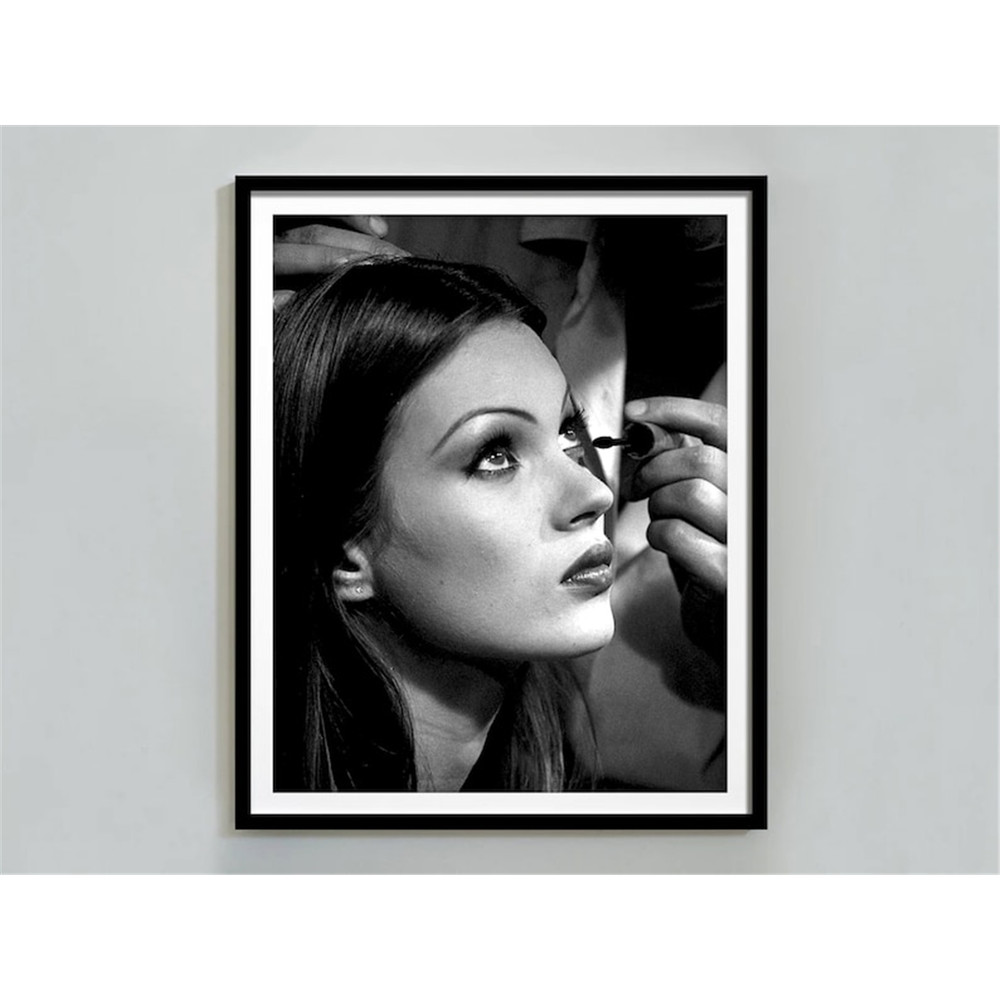 MR-48202381913-kate-moss-makeup-poster-black-and-white-vintage-wall-art-fashion-photography-kate-moss-print-beauty-room-wall-decor-digital-download.jpg