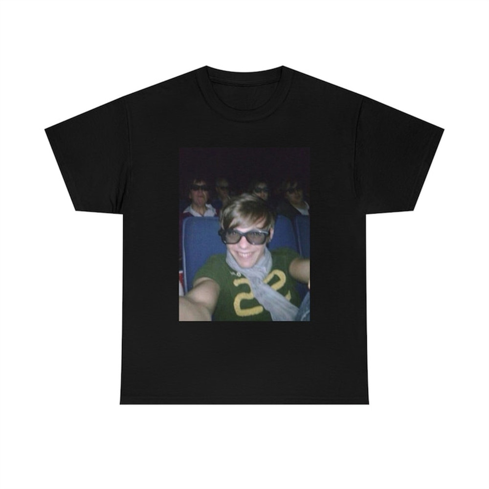 MR-482023115731-louis-tomlinson-movie-theatre-selfie-meme-t-shirt-image-1.jpg