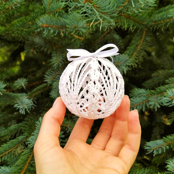 crochet christmas ornaments balls pattern.jpg