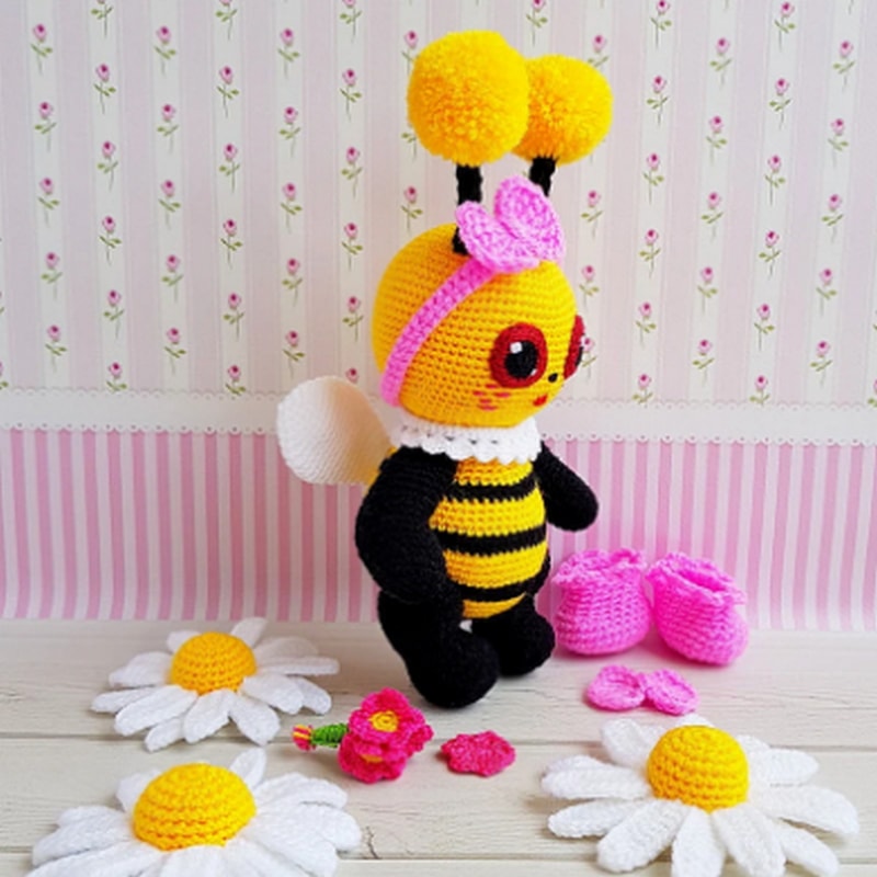 knitting Bee.png
