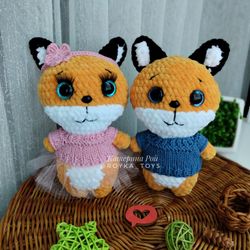 2 whimsical Foxes Plushie - 17 cm Tall and 20 cm with Ears - Handcrafted Crochet Art
