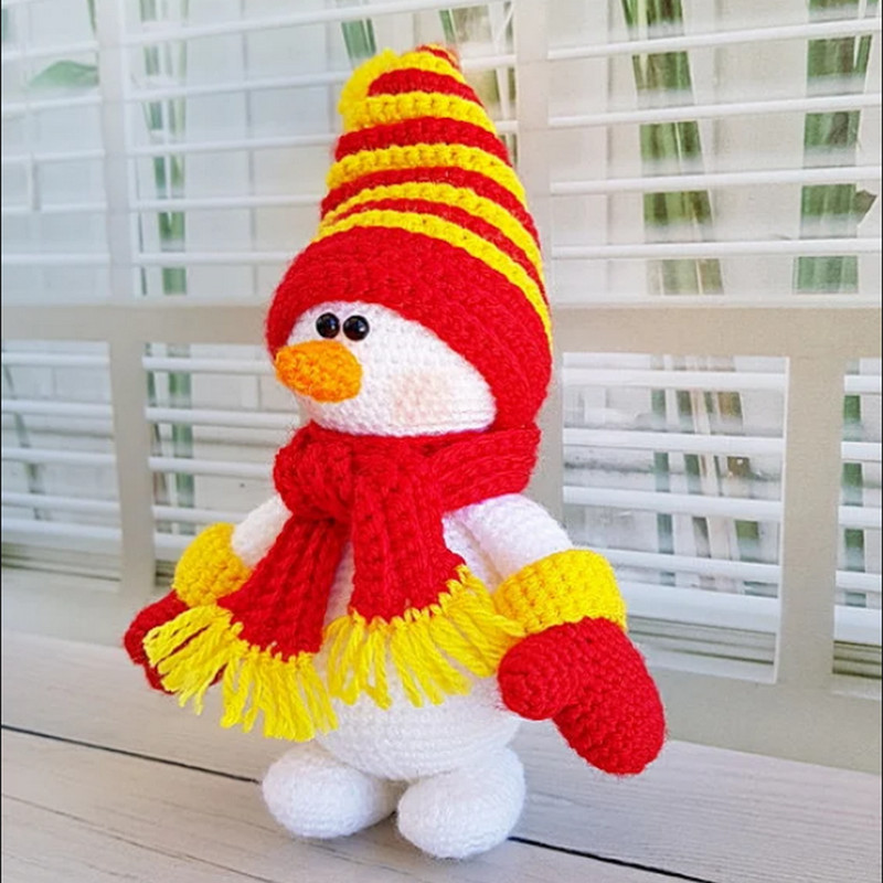 knitting doll Christmas Snowman.png