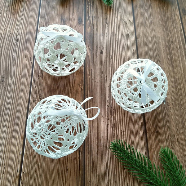Crochet Christmas ball 3 designs.jpg