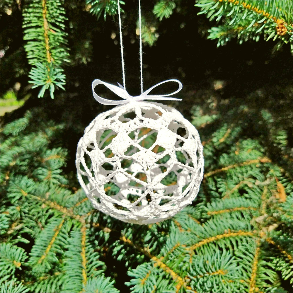 Christmas ball ornament pattern.jpg