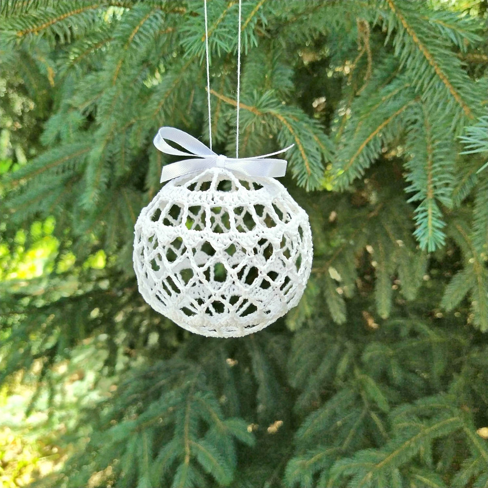 christmas tree decorations baubles.jpg