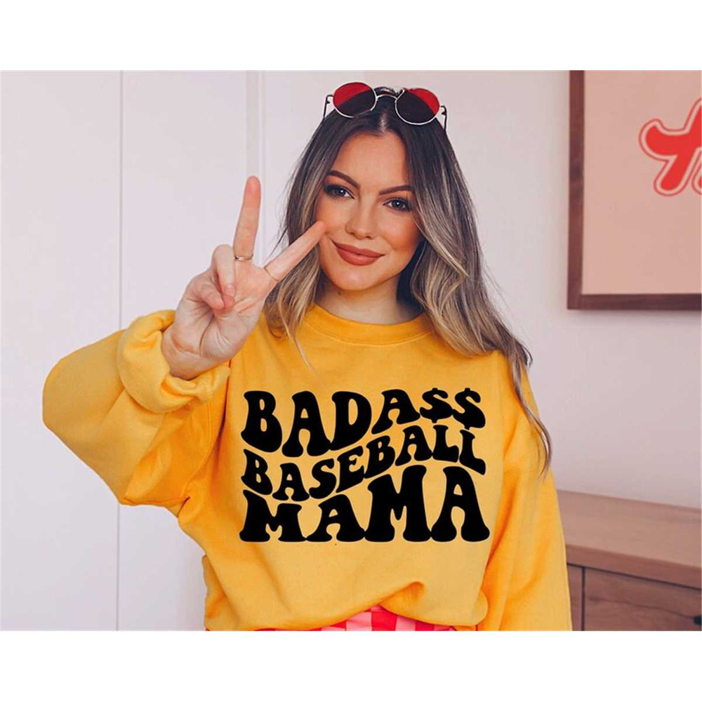 MR-782023214-baseball-mama-svg-baseball-mom-svg-wavy-text-svg-trendy-image-1.jpg