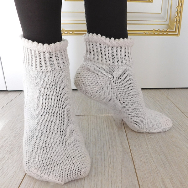 Women Socks Pattern, PDF Knitting Pattern, Knit Socks, Beginner Pattern.jpg