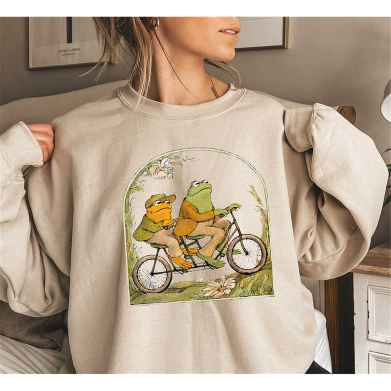 MR-782023172125-frog-and-toad-crewneck-sweatshirt-vintage-classic-book-image-1.jpg