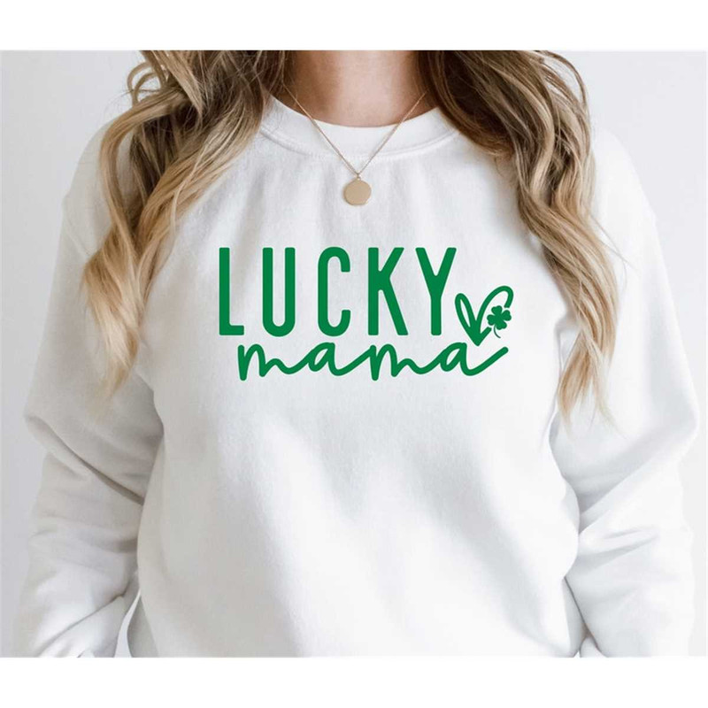 MR-8820238200-lucky-mama-sweatshirt-mom-st-patricks-day-crewneck-image-1.jpg