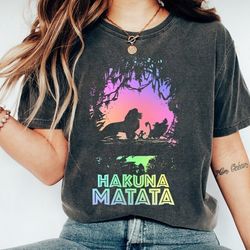 disney lion king gradient jungle trio graphic t-shirt, simba timon pumbaa shirt, hakuna matata shirt, disney world trip,