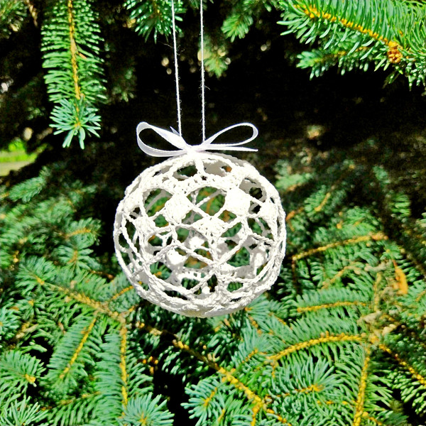 Christmas crochet ball ornament pattern.jpg