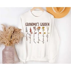 grandma's garden custom name nana mama mom gigi aunt groovy floral flower retro shirt mother's day 2023 sweatshirt hoodi