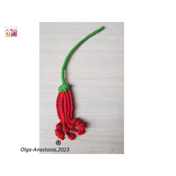 Poppy_flower_bud_crochet_pattern (4).jpg