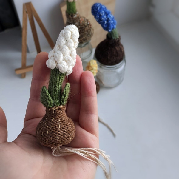 Hyacinth flower knitting pattern, spring flower knitting, detailed pattern for knitting a flower, cute knitted toy diy 2.jpg