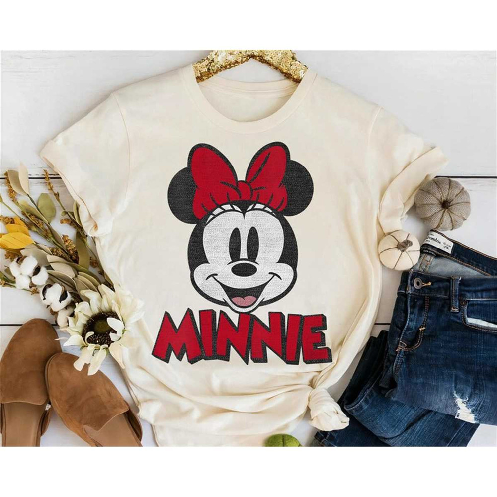 MR-1182023111817-disney-mickey-and-friends-minnie-mouse-classic-portrait-shirt-image-1.jpg