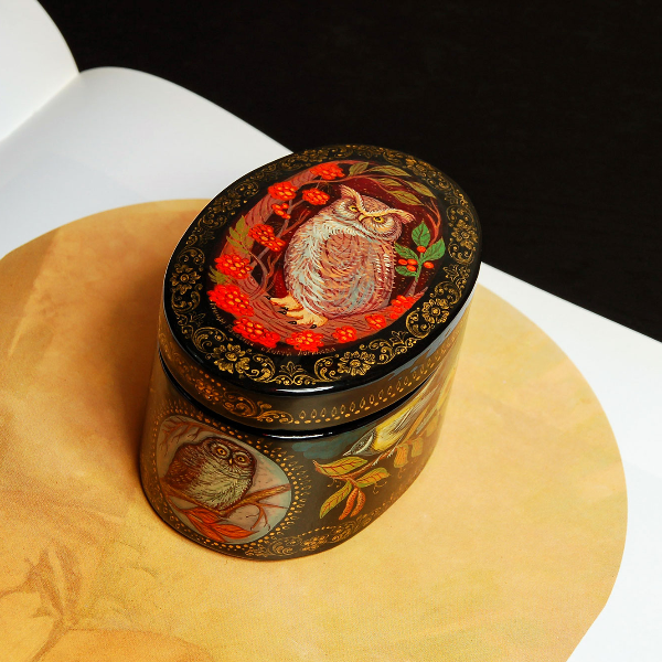 Wildlife lacquer box with birds