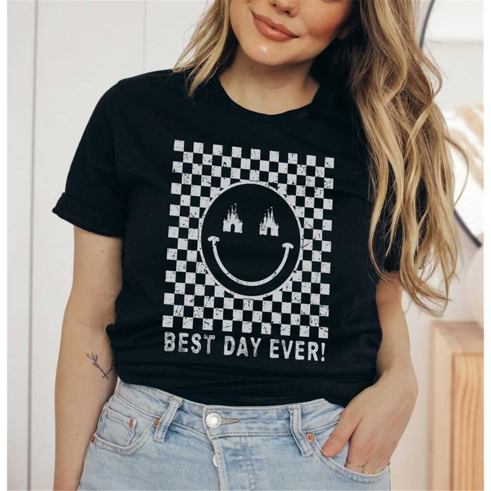 MR1482023151127bestdayeverretrocheckeredsmileyfacecastleimage1jpg