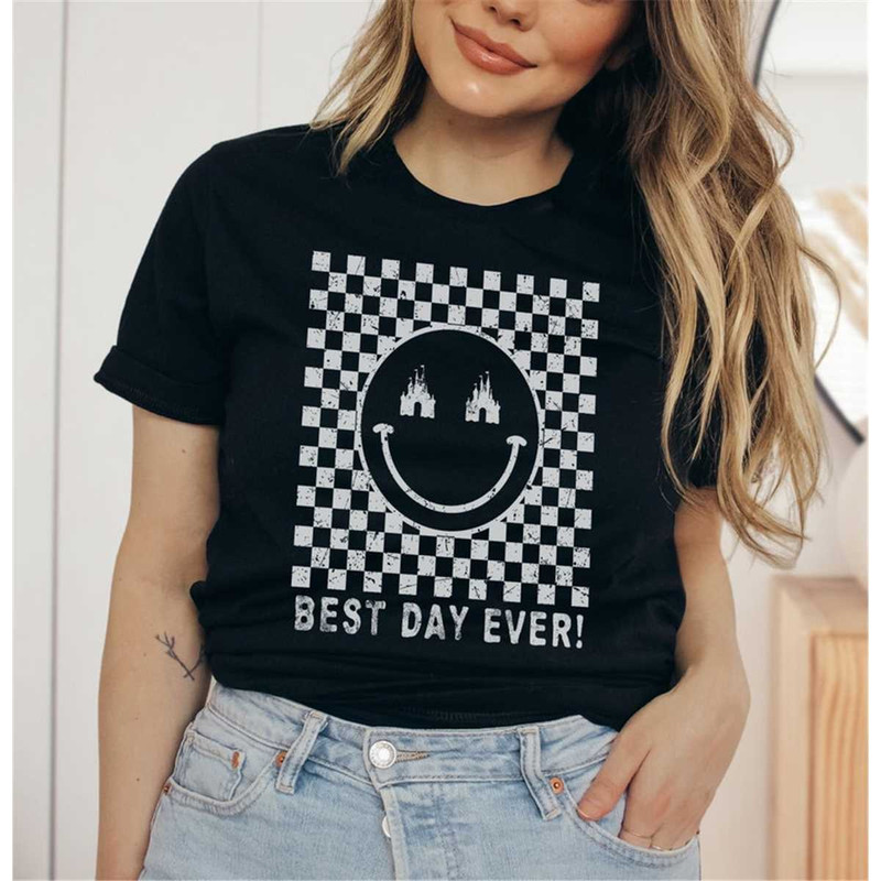 MR1482023151127bestdayeverretrocheckeredsmileyfacecastleimage1jpg