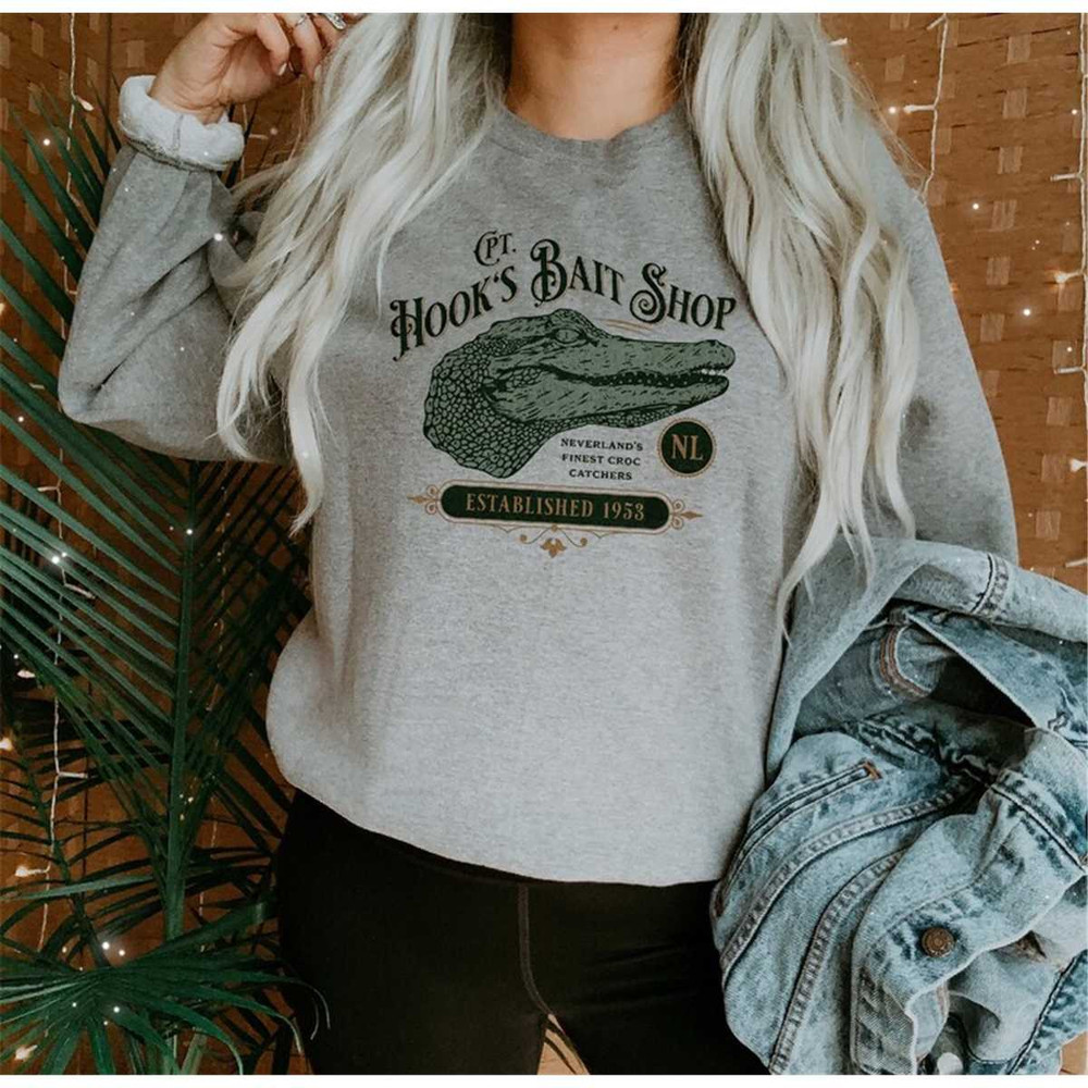 MR1582023141615cpthooksbaitshoppulloversweatshirtdisneyimage1jpg