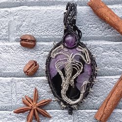 Copper necklace with agate and amethyst. Scorpio on agate.