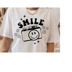 Smiley Camera SVG PNG, Photographer SVG, Floral Daisies, Preppy Oversized Hoodie, Retro Shirt Png Download File for Subl