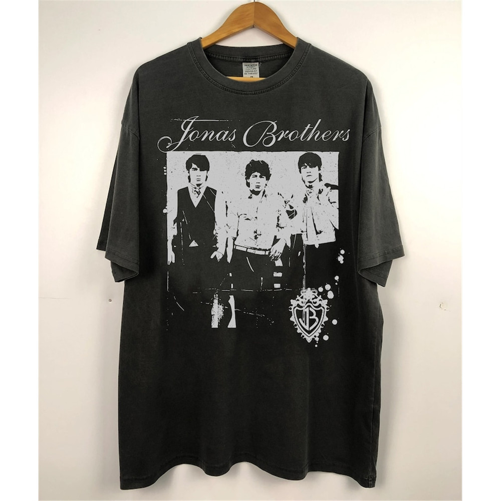 MR-1782023145542-jonas-brother-shirt-joe-jonas-band-tee-five-album-one-night-image-1.jpg