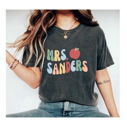 personalized teacher shirt, customized name teacher shirt, custom new elementary teacher name tee, retro end of year tea