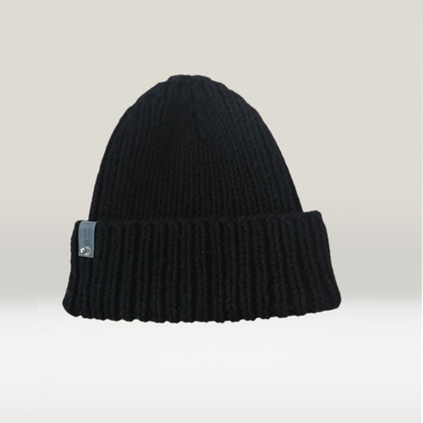 Black ribbed hat 1.jpg