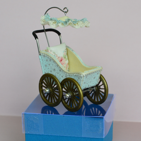 Miniature -toy- stroller -for- a -little- doll-2