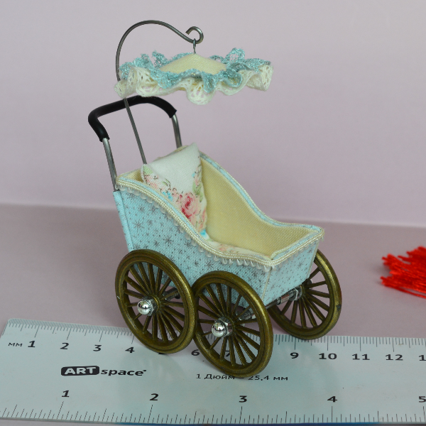Miniature -toy- stroller -for- a -little- doll-3