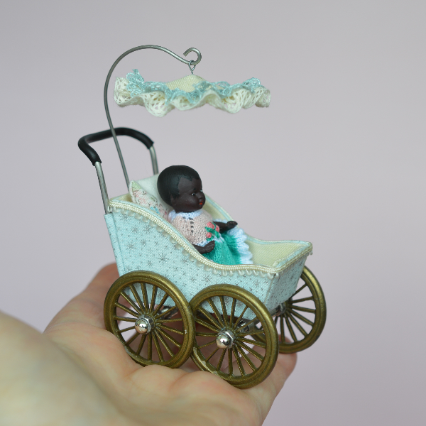 Miniature- toy- stroller- for- a- little- doll-7