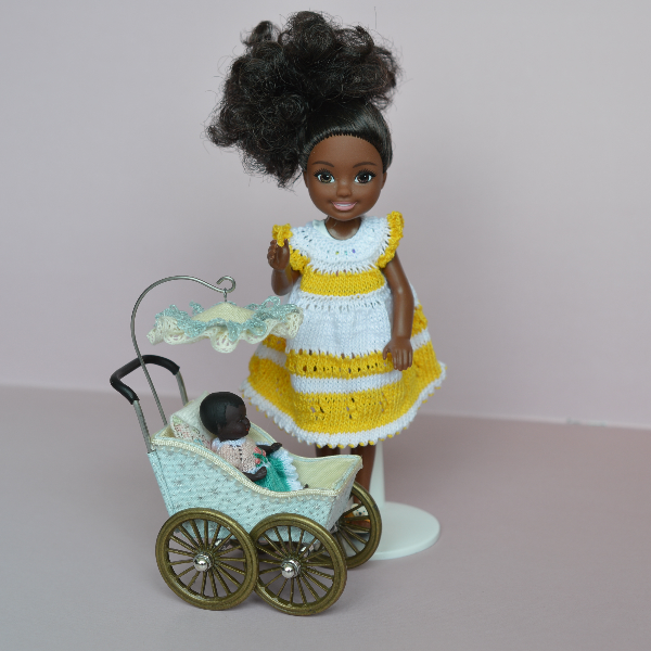 Miniature- toy- stroller- for- a- little- doll-11
