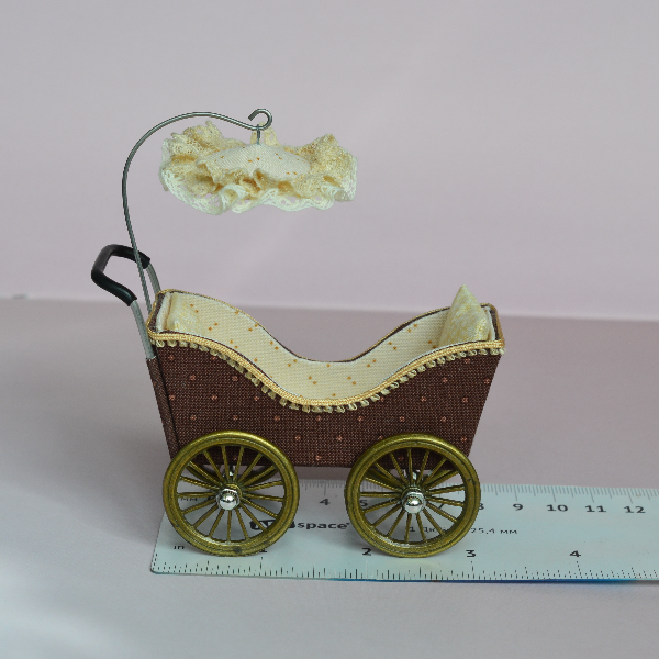Handmade- miniature- stroller- for- small- dolls-6
