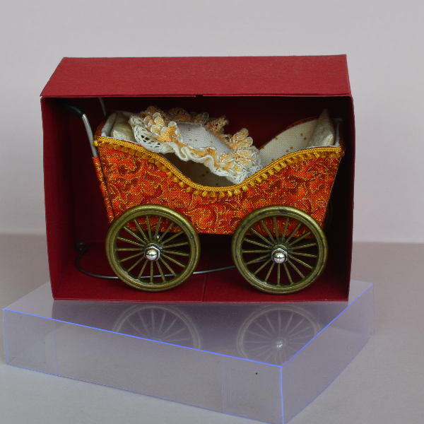 Handmade- miniature -stroller -for- small- dolls-9