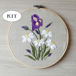 Hand embroidery kit Iris and daffodils , craft kit for Beginners and Beyond, easy embroidery wreath