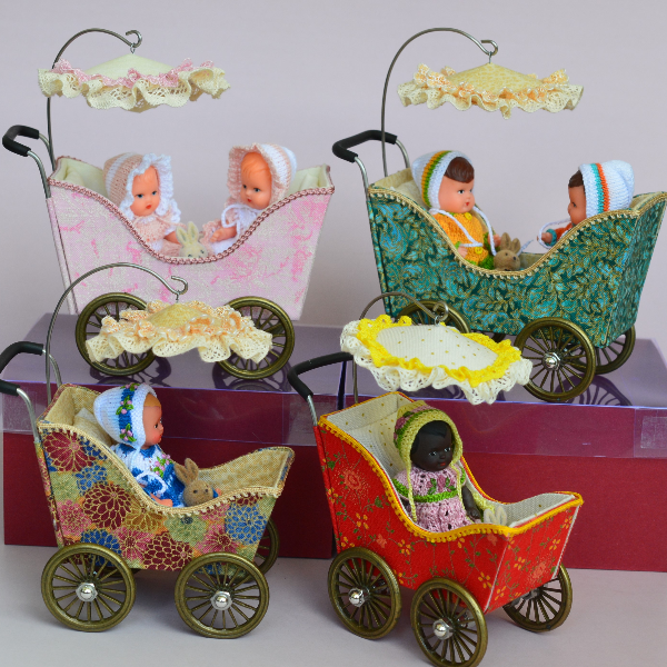 Miniature- toy- stroller- for- a -little- doll-6